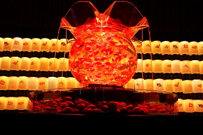 巨大な金魚鉢「花魁」