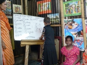 バングラデシュの読み書きの授業