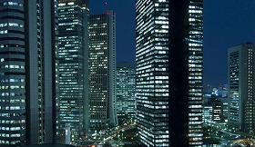 輝く夜景にうっとり　ヒルトン東京のビアガーデン