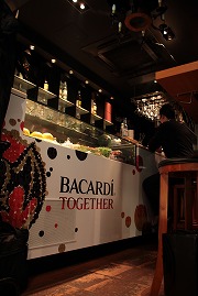 「BACARDI mojito bar」店内イメージ